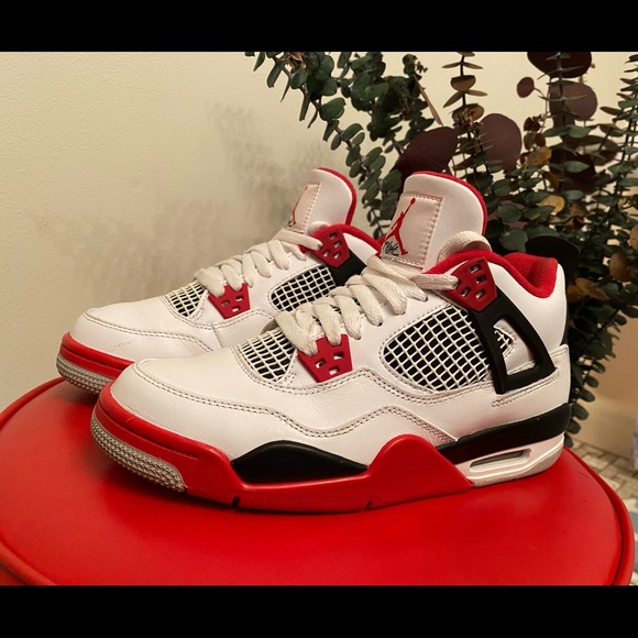 Jordan 4s “Fire Red” main image 4